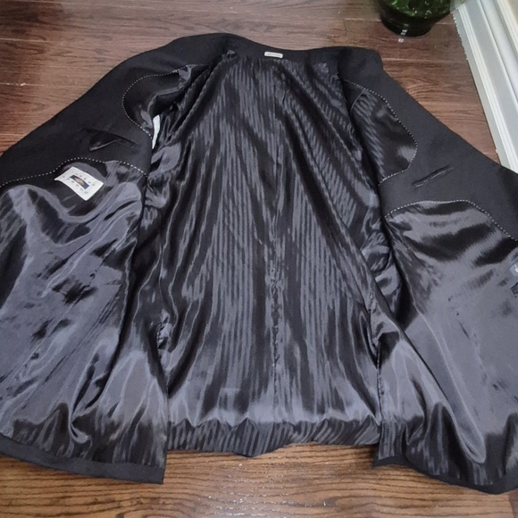 Joseph Abboud Men's Elegant Black Blazer - Picture 5 of 12